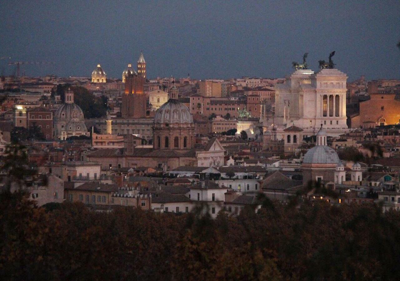 Vatican In The Moonlight Apartment Roma Esterno foto